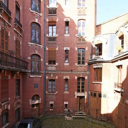Toulouse - Alsace Lorraine - Languedoc-Place Du Salin-Museum Histoire Naturelle- Jardin Des Plantes-Musee Augustins- Palais De Justice Station Metro Carmes Ligne B Экстерьер фото